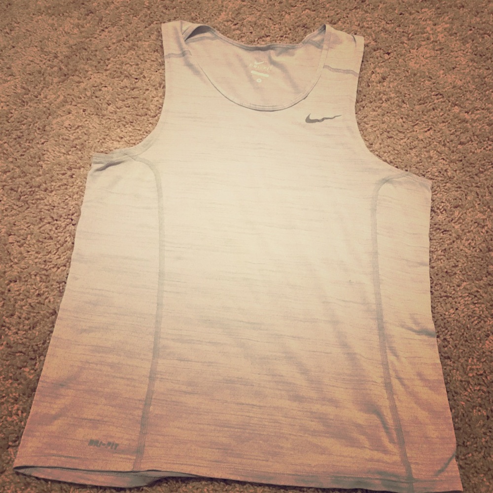 Nike workout tank top means small